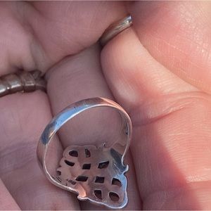 .925 Sterling Silver scroll ring. Size 8.5 in excellent condition.